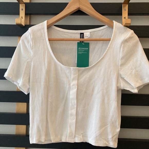 White t-shirt with buttons - Picture 1 of 3